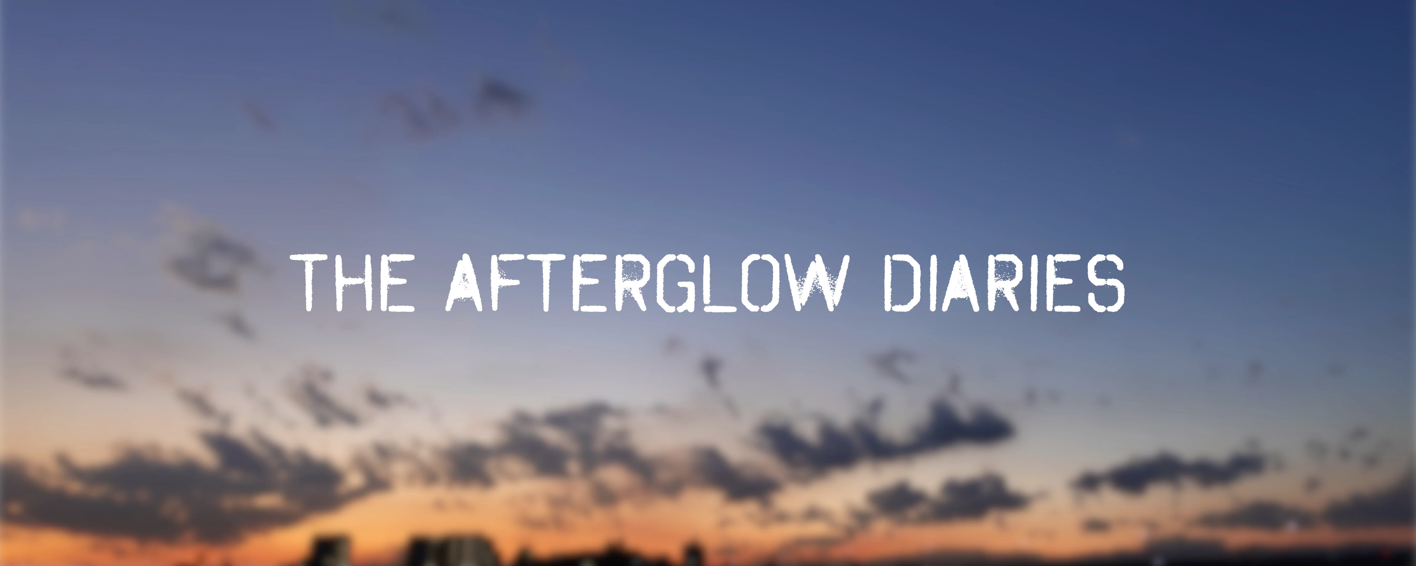 夕暮れの空に「THE AFTERGLOW DIARIES」の文字を重ねたバナー
